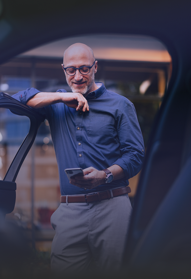 Hero_man_phone_car